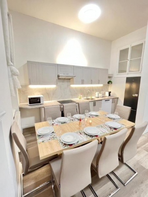 Spacious 2BDR apartment with balcony in Wenceslas Square